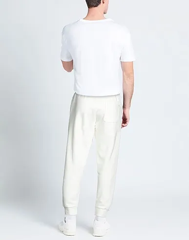 https://images.styletyx.com/images/white-sweatshirt-casual-pants-selected-homme-911624385_3.webp