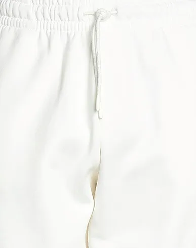 https://images.styletyx.com/images/white-sweatshirt-casual-pants-selected-homme-911624385_4.webp