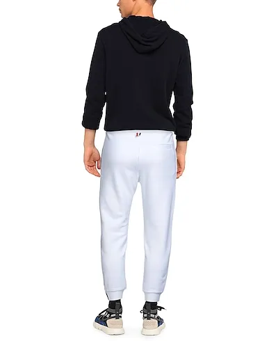 https://images.styletyx.com/images/white-sweatshirt-casual-pants-thom-browne-630642592_3.webp
