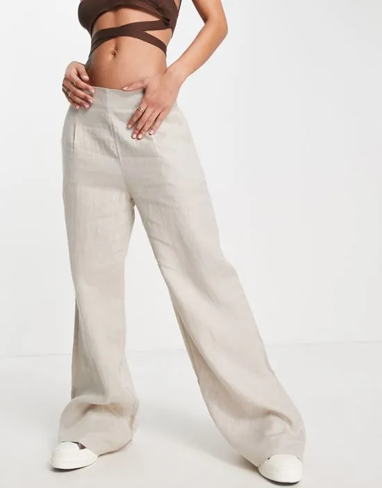 https://images.styletyx.com/images/wide-leg-linen-pants-in-beige-part-of-a-set-style-cheat-13318634_1.webp