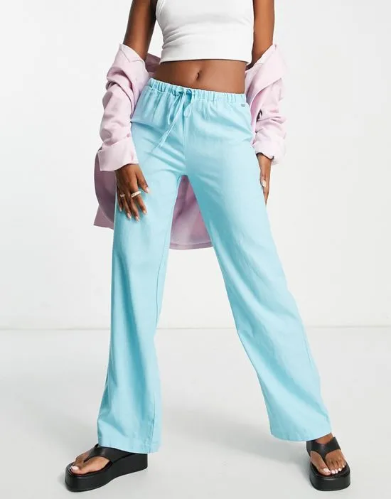 https://images.styletyx.com/images/wide-leg-linen-pants-in-blue-pull-bear-2947893_1.webp