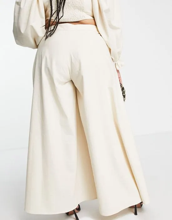 https://images.styletyx.com/images/wide-leg-pants-in-oyster-part-of-a-set-yaura-plus-2947702_2.webp