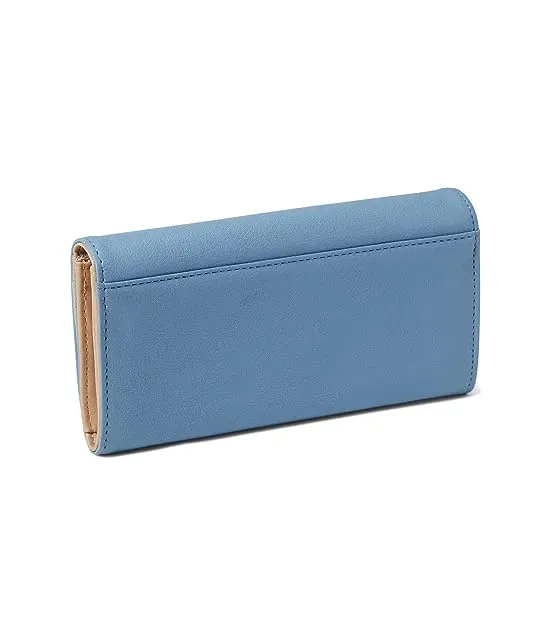 https://images.styletyx.com/images/wildwood-slg-organizer-bifold-wallet-nine-west-12953749_2.webp