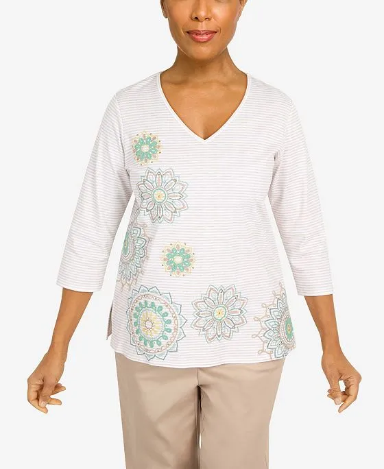 https://images.styletyx.com/images/women-s-coconut-grove-v-neck-medallion-stripe-3-4-sleeve-top-alfred-dunner-297085768_1.webp