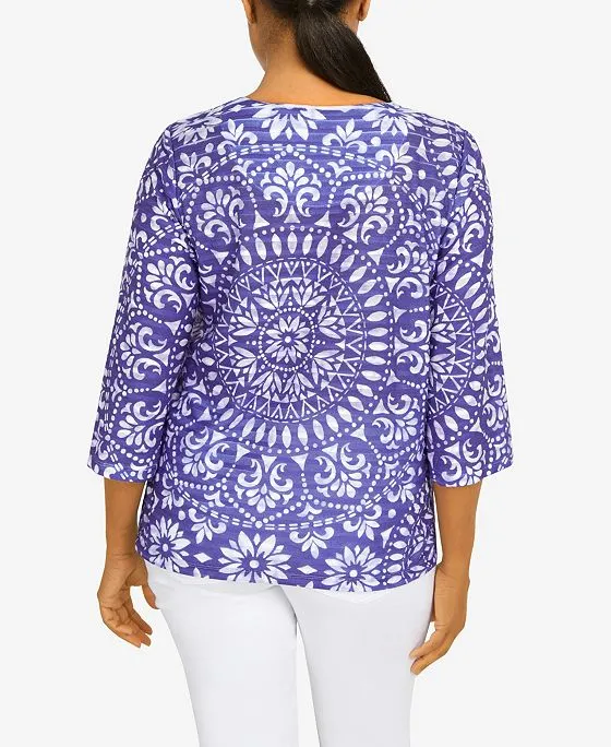 https://images.styletyx.com/images/women-s-medallion-crew-neck-top-alfred-dunner-13420411_2.webp
