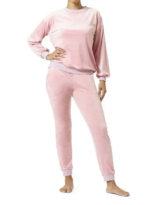 https://images.styletyx.com/images/women-s-wearever-you-re-velour-pajama-set-hue-13581383_1.webp