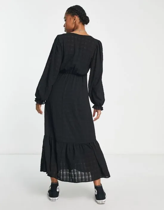 https://images.styletyx.com/images/wrap-midi-dress-in-black-check-new-look-3108768_2.webp