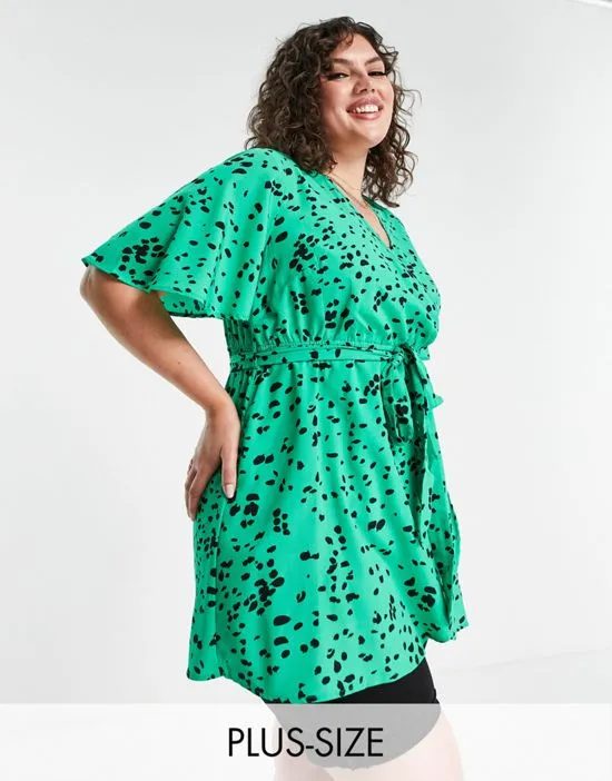 https://images.styletyx.com/images/wrap-top-in-green-pattern-yours-1888174_1.webp