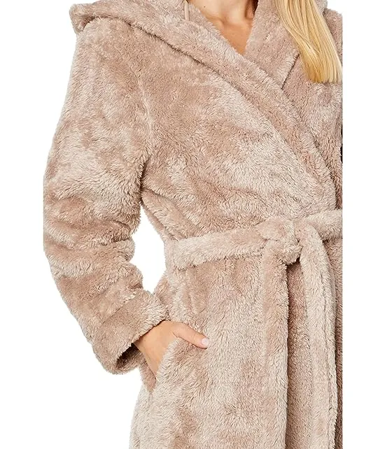 https://images.styletyx.com/images/wynter-recycled-plush-hooded-robe-skin-13021104_3.webp