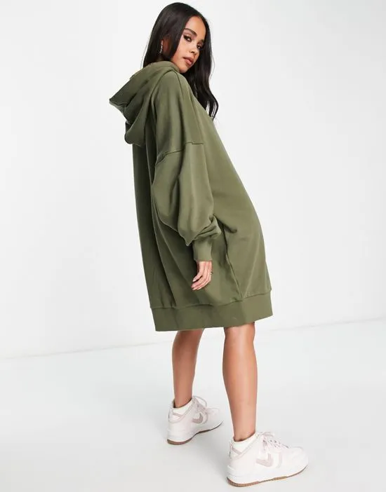 https://images.styletyx.com/images/x-asos-exclusive-stephanie-hoodie-dress-in-khaki-barbour-3239644_3.webp