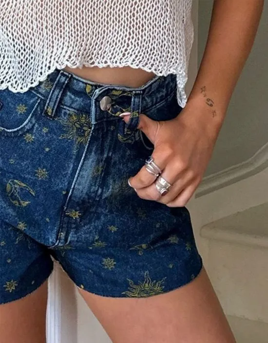https://images.styletyx.com/images/x-chloe-davie-high-waist-mom-shorts-in-denim-moon-print-daisy-street-1222756148_3.webp