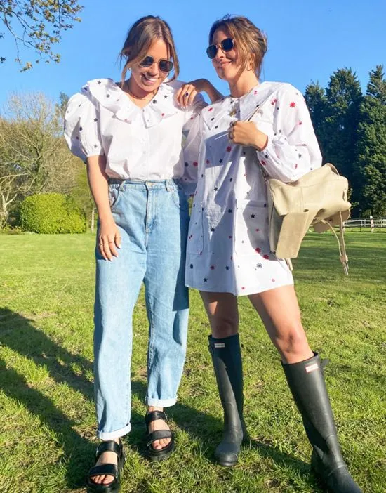 https://images.styletyx.com/images/x-collyer-twins-relaxed-shirt-with-volume-sleeves-and-frill-collar-in-poplin-labelrail-1890621_4.webp