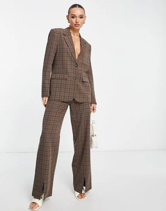 https://images.styletyx.com/images/x-georgina-lennon-tailored-blazer-in-brown-check-na-kd-13017098_4.webp