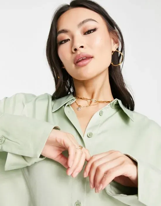 https://images.styletyx.com/images/x-lovisa-wallin-linen-oversized-shirt-in-light-green-part-of-a-set-na-kd-1888639_3.webp