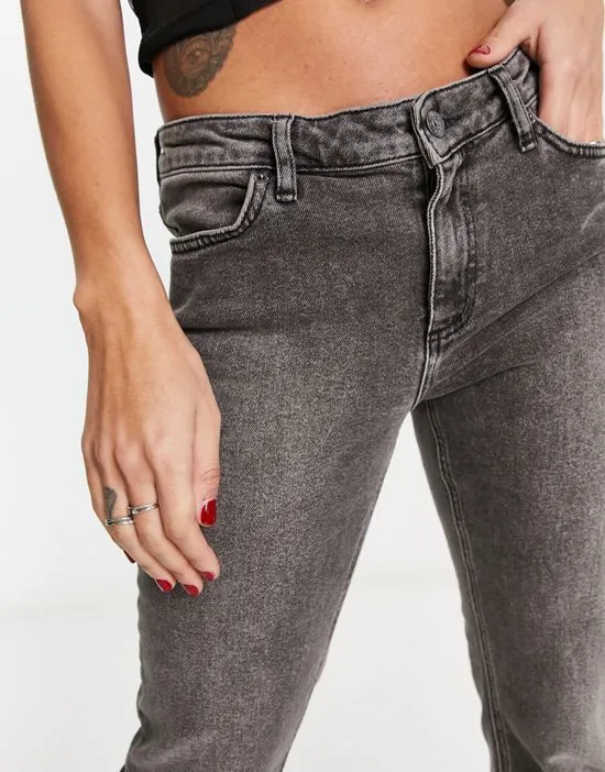 https://images.styletyx.com/images/x-moa-mattsson-split-detail-jeans-in-dark-gray-na-kd-13102141_3.webp