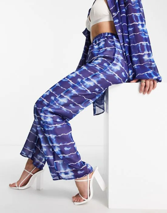 https://images.styletyx.com/images/x-molly-king-relaxed-pants-in-blue-tie-dye-part-of-a-set-sndys-1904681_3.webp
