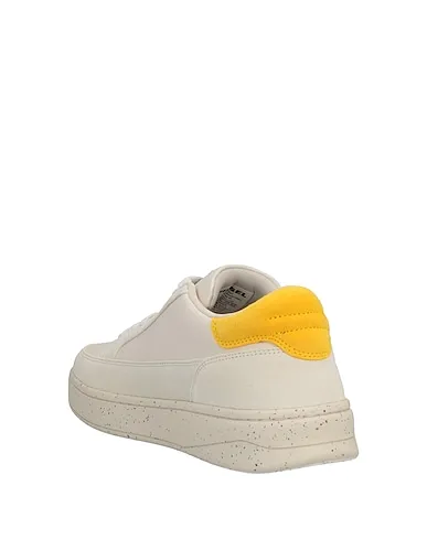 https://images.styletyx.com/images/yellow-canvas-sneakers-diesel-2257288_3.webp