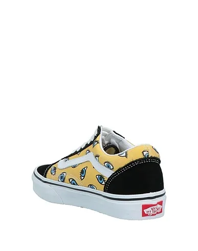 https://images.styletyx.com/images/yellow-canvas-sneakers-vans-1640814490_3.webp