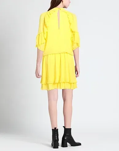 https://images.styletyx.com/images/yellow-crepe-short-dress-gil-santucci-3176753_3.webp