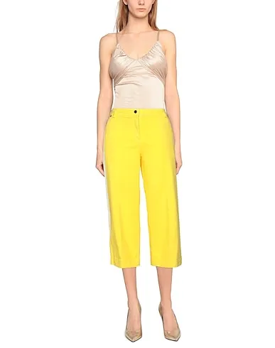 https://images.styletyx.com/images/yellow-gabardine-cropped-pants-culottes-the-editor-1412049_2.webp