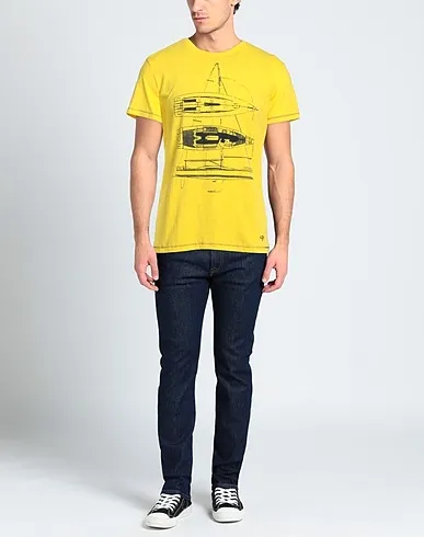 https://images.styletyx.com/images/yellow-jersey-t-shirt-guy-454020935_2.webp