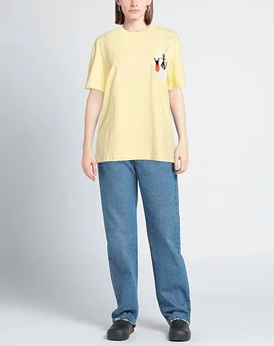 https://images.styletyx.com/images/yellow-jersey-t-shirt-jw-anderson-1129239894_2.webp
