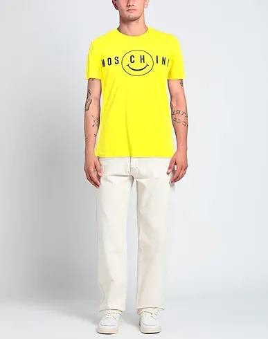 https://images.styletyx.com/images/yellow-jersey-t-shirt-love-moschino-3292787_2.webp