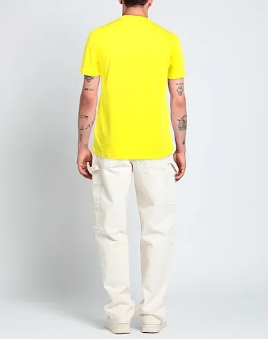 https://images.styletyx.com/images/yellow-jersey-t-shirt-love-moschino-3292787_3.webp