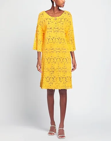 https://images.styletyx.com/images/yellow-knitted-midi-dress-lfdl-13043397_2.webp