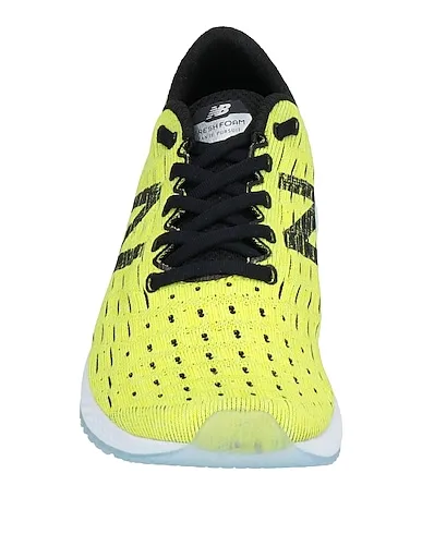 https://images.styletyx.com/images/yellow-knitted-sneakers-new-balance-960524_4.webp