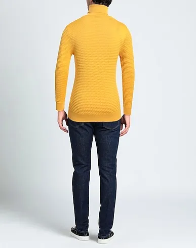 https://images.styletyx.com/images/yellow-knitted-turtleneck-darwin-15039338_3.webp
