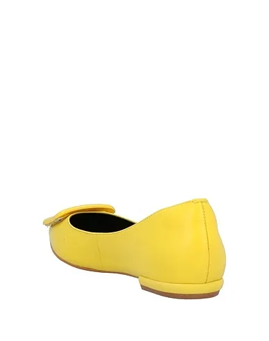 https://images.styletyx.com/images/yellow-leather-ballet-flats-gaudi-13375808_3.webp