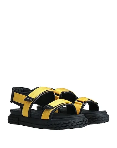 https://images.styletyx.com/images/yellow-leather-sandals-giuseppe-zanotti-1006212699_2.webp