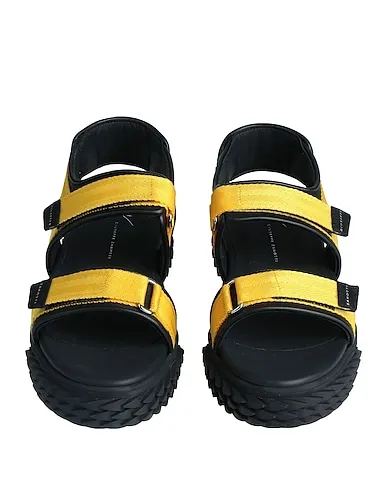 https://images.styletyx.com/images/yellow-leather-sandals-giuseppe-zanotti-1006212699_4.webp