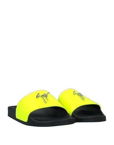 https://images.styletyx.com/images/yellow-leather-sandals-giuseppe-zanotti-2827164_2.webp