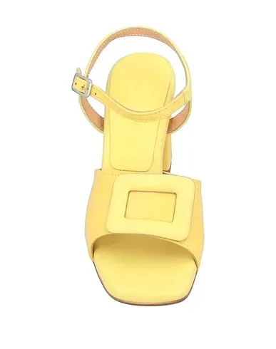 https://images.styletyx.com/images/yellow-leather-sandals-loretta-pettinari-1616763_4.webp
