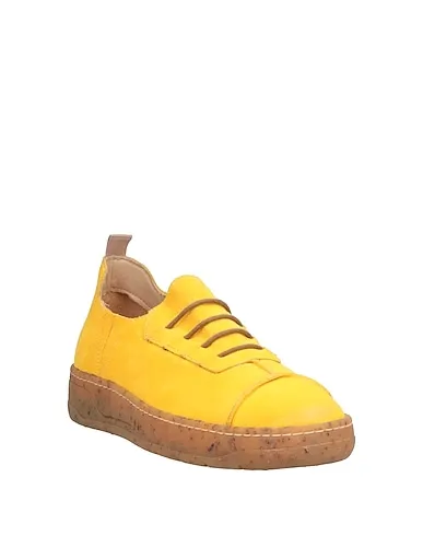 https://images.styletyx.com/images/yellow-leather-sneakers-1725-a-3097647_2.webp