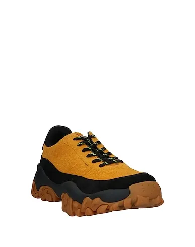 https://images.styletyx.com/images/yellow-leather-sneakers-alexander-mcqueen-498607704_2.webp