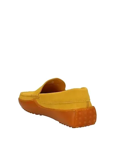 https://images.styletyx.com/images/yellow-loafers-tod-s-12951319_3.webp