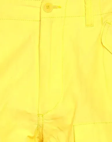 https://images.styletyx.com/images/yellow-plain-weave-shorts-bermuda-love-moschino-1006169953_4.webp
