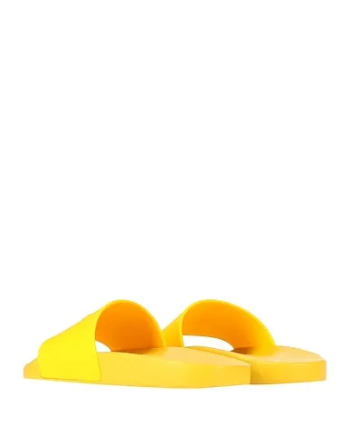 https://images.styletyx.com/images/yellow-sandals-jw-anderson-15272128_3.webp