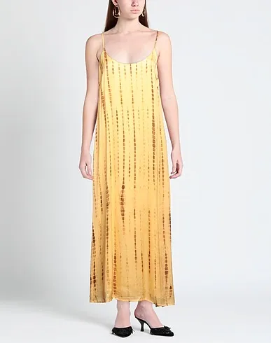 https://images.styletyx.com/images/yellow-satin-long-dress-maison-hotel-1290133072_2.webp