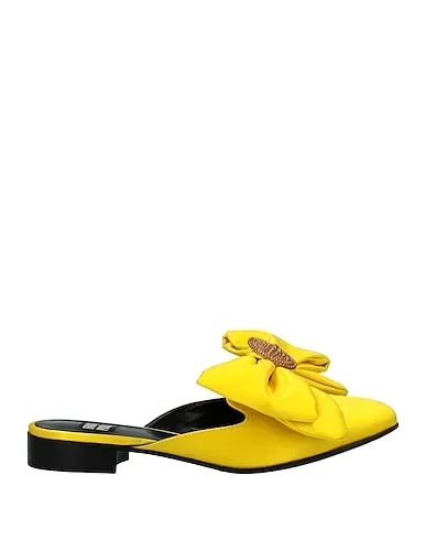 https://images.styletyx.com/images/yellow-satin-mules-and-clogs-fausto-puglisi-1303811_1.webp