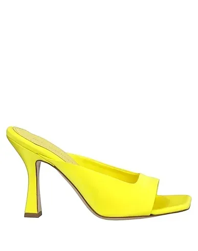 https://images.styletyx.com/images/yellow-satin-sandals-aldo-castagna-1400687_1.webp