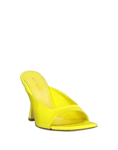 https://images.styletyx.com/images/yellow-satin-sandals-aldo-castagna-1400687_2.webp