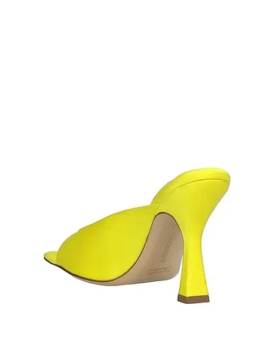 https://images.styletyx.com/images/yellow-satin-sandals-aldo-castagna-1400687_3.webp