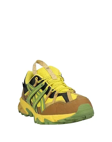 https://images.styletyx.com/images/yellow-sneakers-asics-13145444_2.webp
