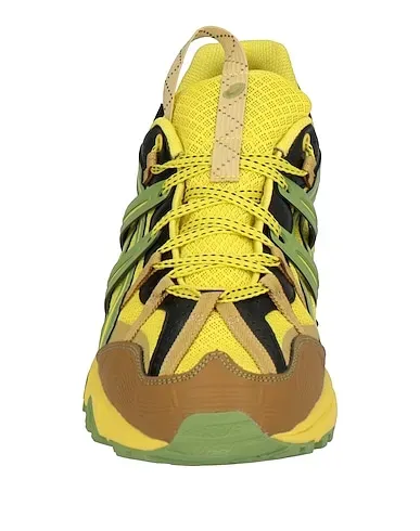 https://images.styletyx.com/images/yellow-sneakers-asics-13145444_4.webp