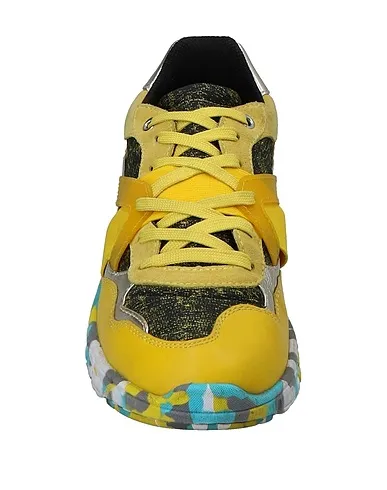 https://images.styletyx.com/images/yellow-sneakers-dolce-gabbana-13236040_4.webp