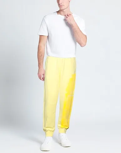 https://images.styletyx.com/images/yellow-sweatshirt-casual-pants-a-cold-wall-874361892_2.webp